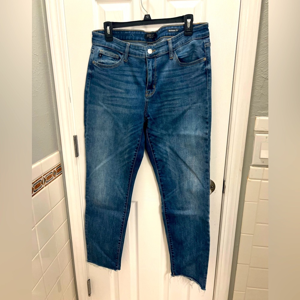 Sexy boyfriend fit.  Like new condition.